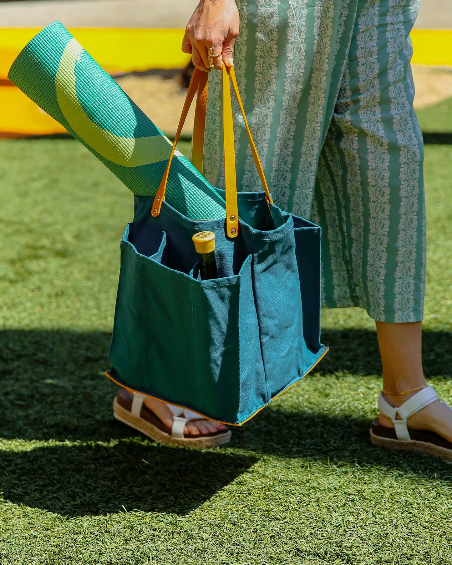 CapaBunga® Heavy-Duty Canvas Tote Bag | Reusable Multi-Pocket Market Tote with Brown Handles & Base