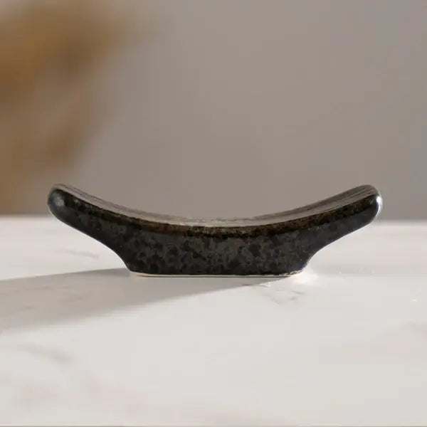 Hakumu Porcelain Chopstick Rest