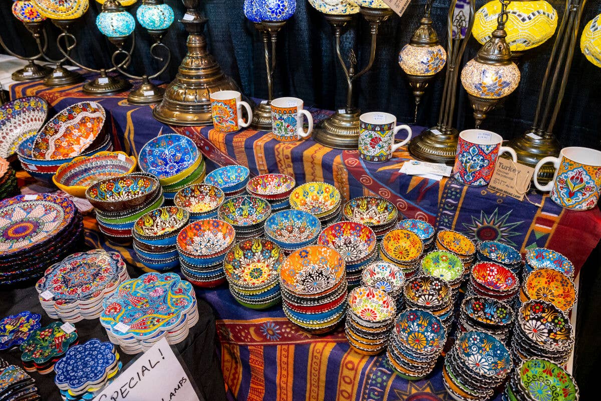 Import Corner - 39682: 2" ROUND CERAMIC EMBOSSED DAISY BOWL