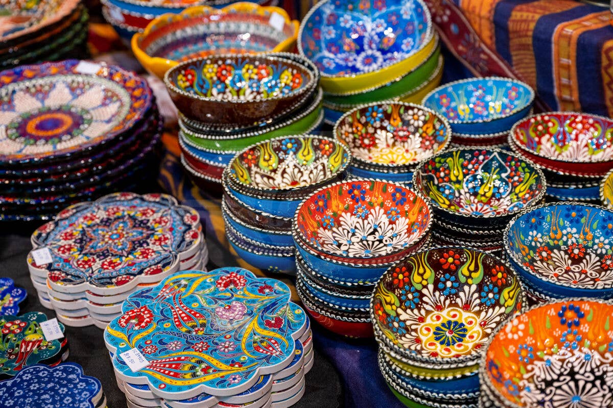 Import Corner - 39682: 2" ROUND CERAMIC EMBOSSED DAISY BOWL