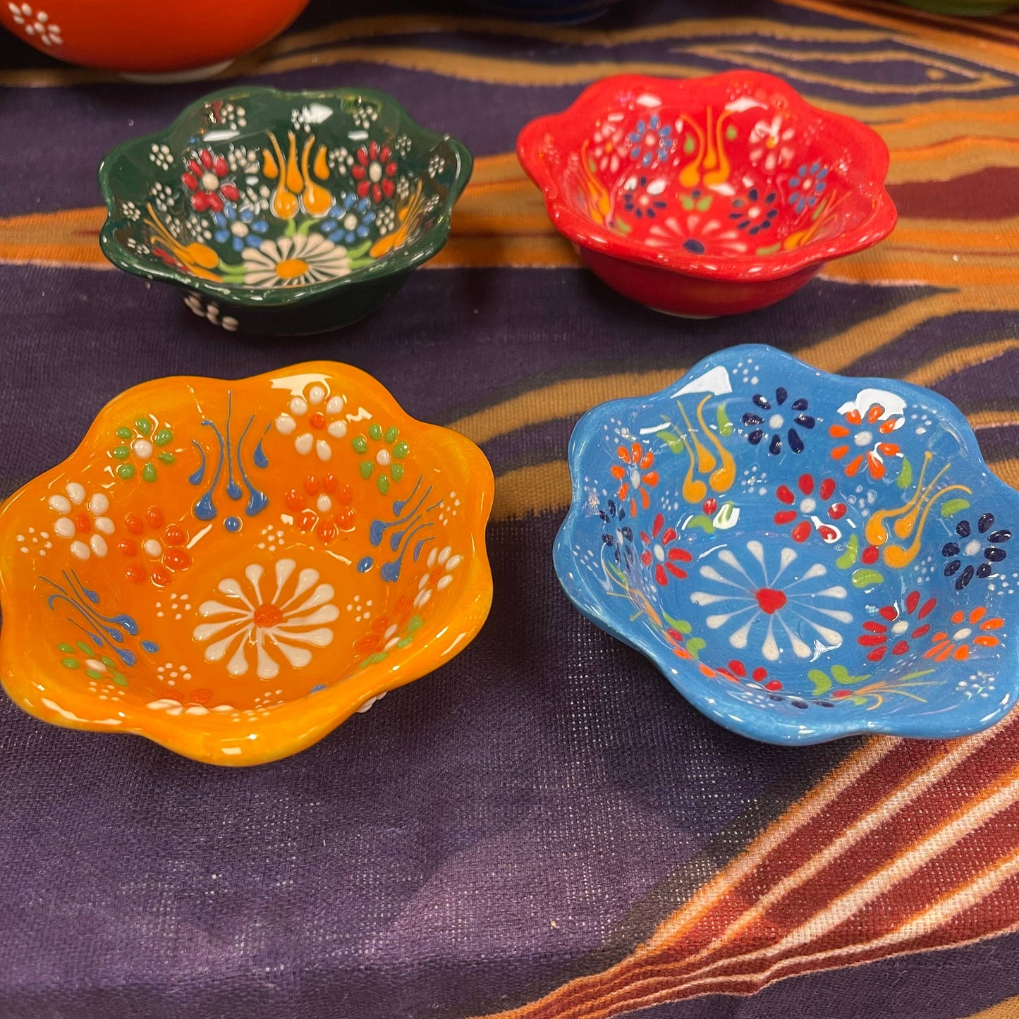 Import Corner - 39682: 2" ROUND CERAMIC EMBOSSED DAISY BOWL